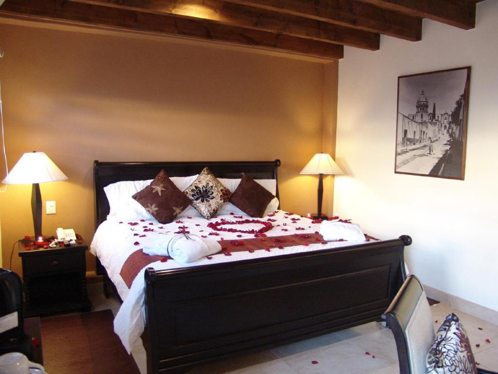 Casa Del Tio Hotel Boutique San Miguel de Allende Szoba fotó A bedroom at the Inn at the Quinta Real